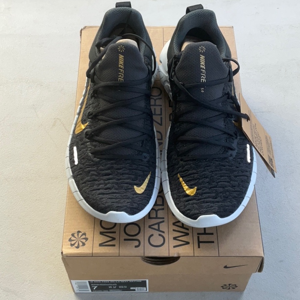 Wmns Free Run 5.0 Next Nature 'Dark Smoke Grey Metallic Gold Coin'